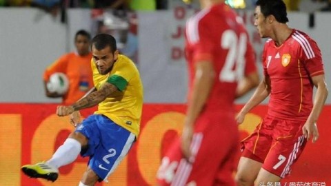 您好，我注意到您提到的“2012世界杯”在客观上并不存在——2012年确实没有举办过国际足联世界杯（最近的男足世界杯分别是2010、2014、2018、2022年）。当年最接近的赛事是：