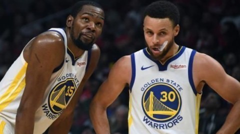 马刺111-98开拓者｜文班亚马35分首秀破纪录！马刺终结7年季后赛胜利荒