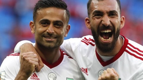 伊拉克VS伊朗！战火阴云+40年回归，足球能否跨越硝烟直通世界杯？——西亚双雄宿命对决深度前瞻