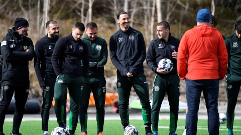 巴西VS秘鲁！世预赛主场猛攻，秘鲁铁桶阵能否爆冷？——南美区关键战前瞻