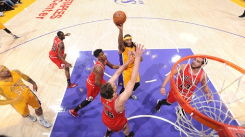 公牛vs湖人比分预测：季后赛前残阵对决，湖人客场能否延续复仇势头？