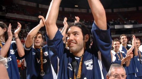 斯科拉：从“迟到”的火箭新秀到阿根廷篮球不朽的钻石