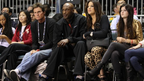 回看一一年全明星周末当红炸子鸡比伯篮球场华丽抢镜勇夺名人赛最有价值球员