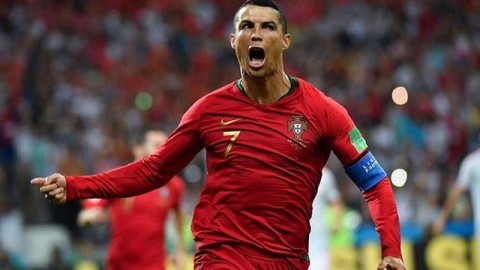 国足VS伊朗前瞻！“波斯铁骑”验真身，残阵国足谁能扛旗？