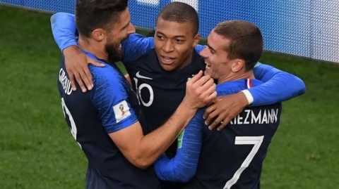 赖斯享受B2B新角色，但枪手争冠路再遇冷：阿森纳主场1-2伯恩茅斯